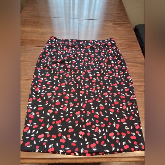 Pull on cherry print skirt - Picture 1 of 6